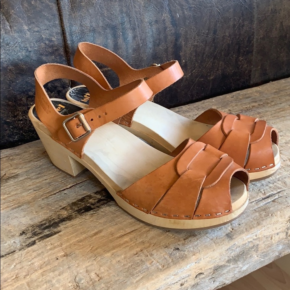 Peep toe Swedish Hasbeens clogs